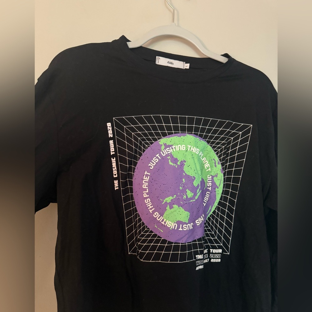 Adika Graphic Tee - Picture 2 of 6